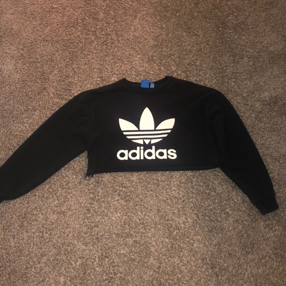 Cropped adidas crewneck